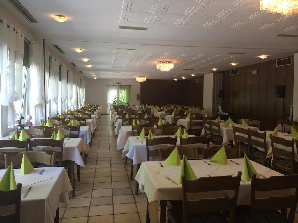 Zur Eiche Hotel Overath Bagian luar foto
