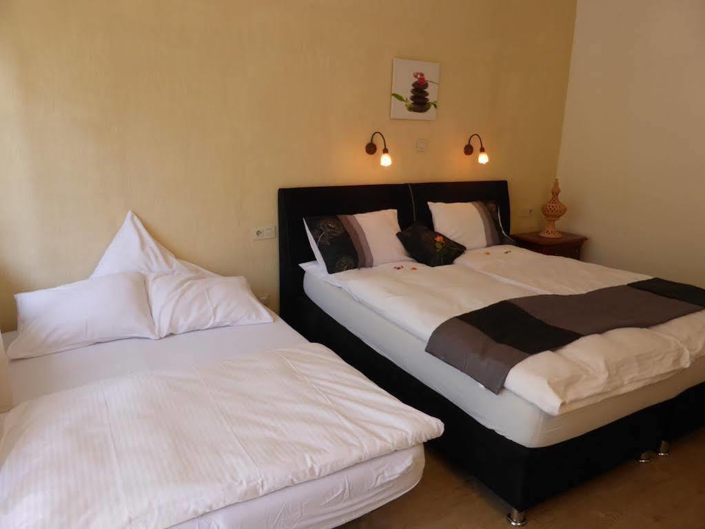 Zur Eiche Hotel Overath Bagian luar foto